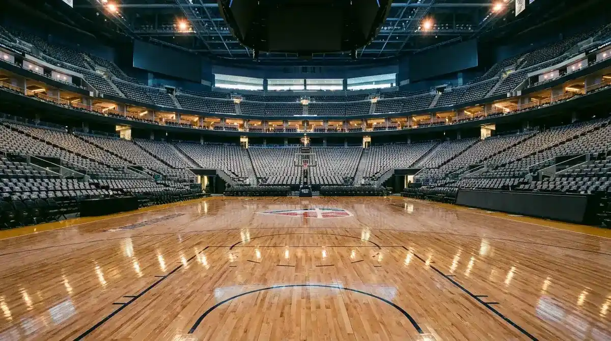 NBA-Spielplan und Basketball auf einem Schreibtisch mit Kalender und Teamlogos